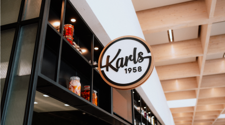 Schild des Restaurants Karls 1958